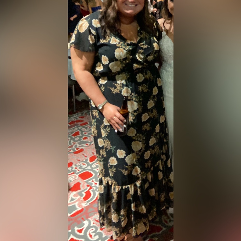 Gorgeous Floral Plus size dress!